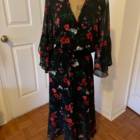 Gibson Latimer Dresses & Skirts - Gibson Latimar black flower dress